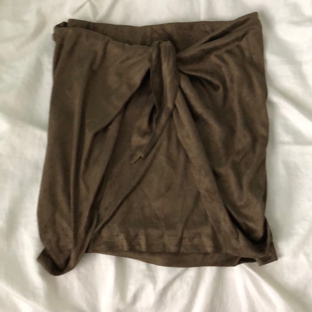 Tie skirt